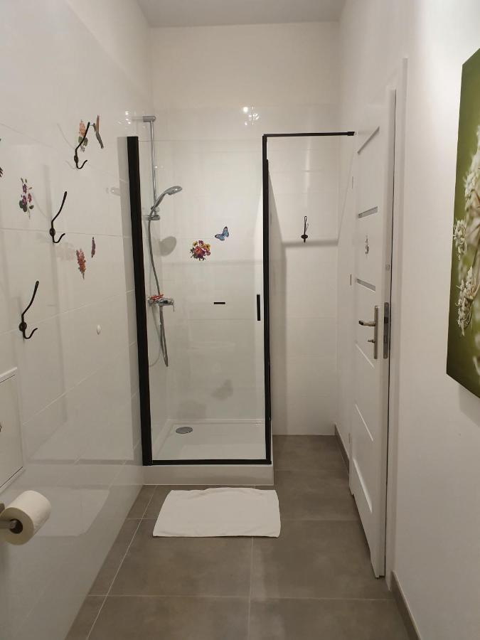 Central Lichtenberger Apartment For 6 People Berlin Eksteriør bilde
